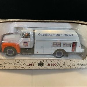 1957 IH R-190 Tanker